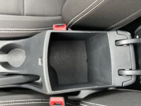 Used 2025 Hyundai Venue SEL image 40