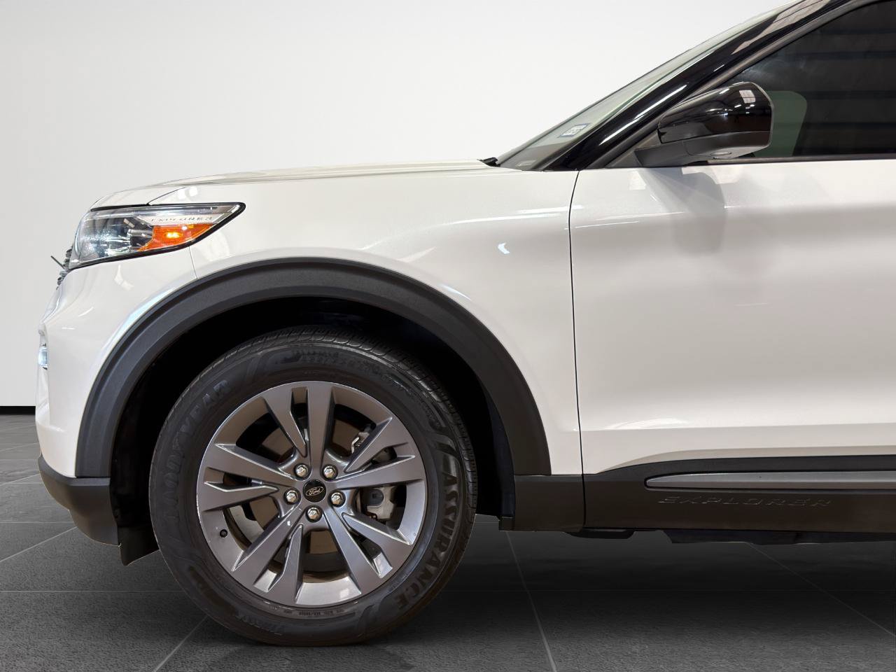 Used 2022 Ford Explorer XLT w/ Equipment Group 202A RWD image 3