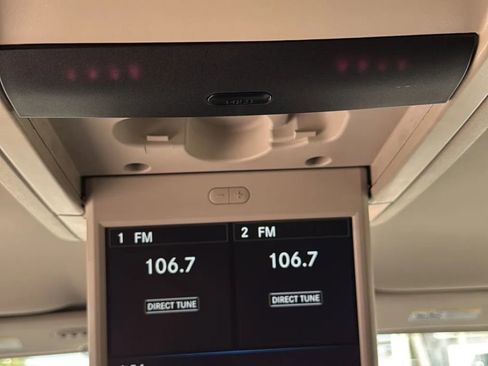 Used 2014 Chrysler Town & Country Touring-L w/ Driver Convenience Group FWD image 19