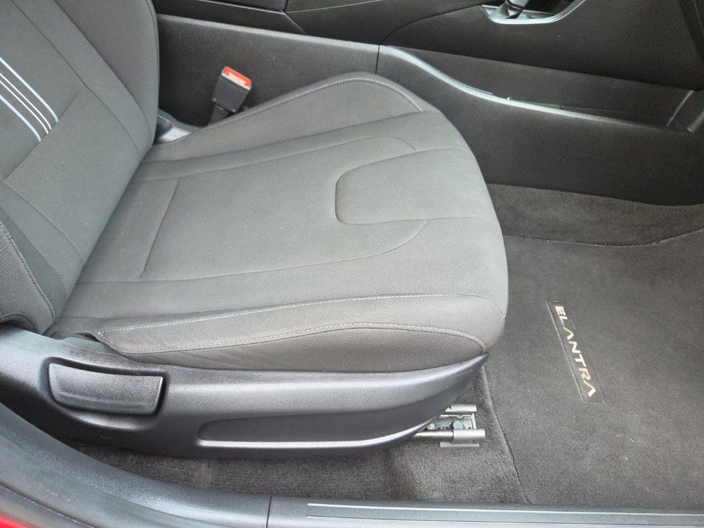 Used 2021 Hyundai Elantra SEL FWD image 39