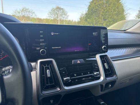 Used 2022 Kia Sorento S w/ Panoramic Sunroof Package image 11