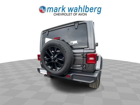 Used 2025 Jeep Wrangler Unlimited Sahara AWD/4WD image 4
