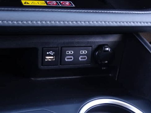 Used 2025 Toyota Highlander XLE image 32