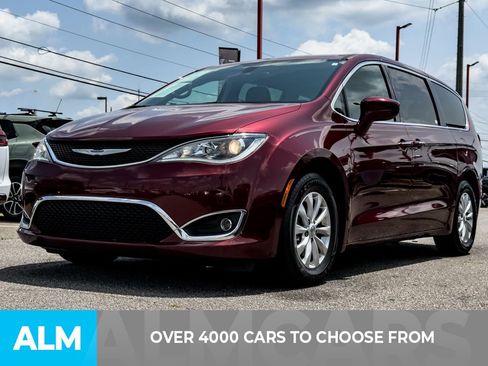 Used 2019 Chrysler Pacifica Touring Plus FWD image 2