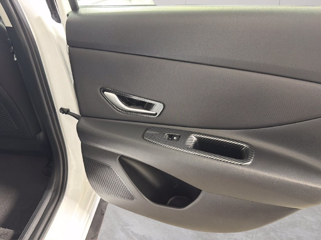 Used 2024 Hyundai Elantra SEL w/ Convenience Package FWD image 32