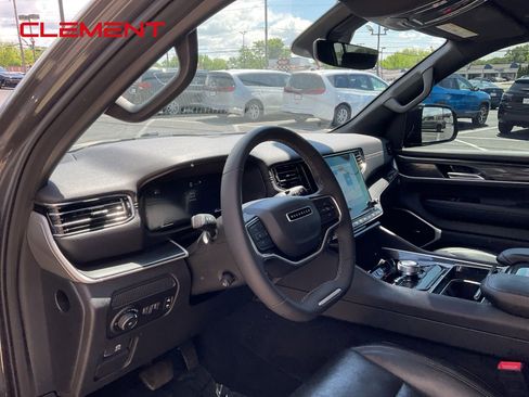Used 2023 Jeep Wagoneer 4WD image 38