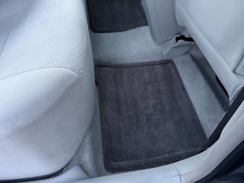 Used 2010 Toyota Prius Three image 9