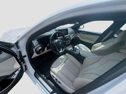 Used 2021 BMW 530i w/ Premium Package RWD image 9