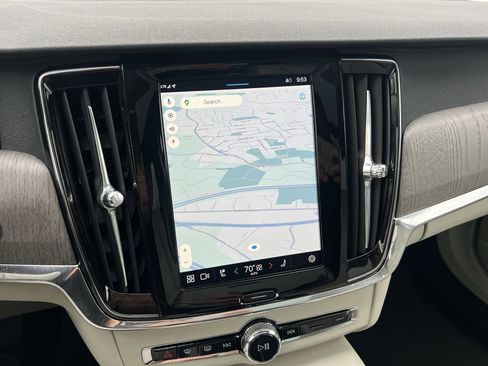 Used 2025 Volvo V90 B6 Cross Country Plus image 54