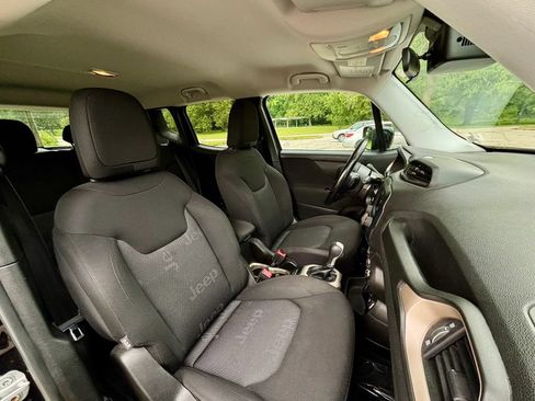 Used 2017 Jeep Renegade Latitude w/ Cold Weather Group AWD/4WD image 16