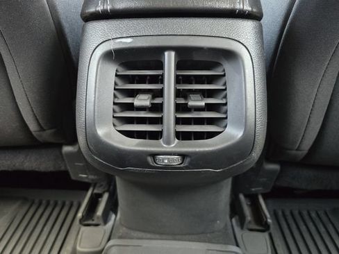 Used 2019 Jeep Cherokee Latitude w/ Popular Appearance Group AWD/4WD image 18