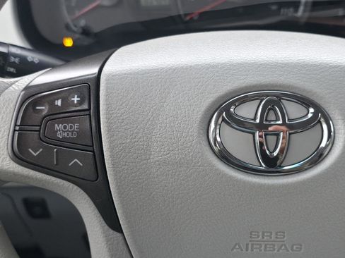 Used 2013 Toyota Sienna LE w/ Towing Pkg image 24