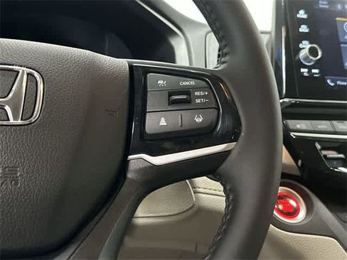 Certified 2025 Honda Odyssey EX-L image 18