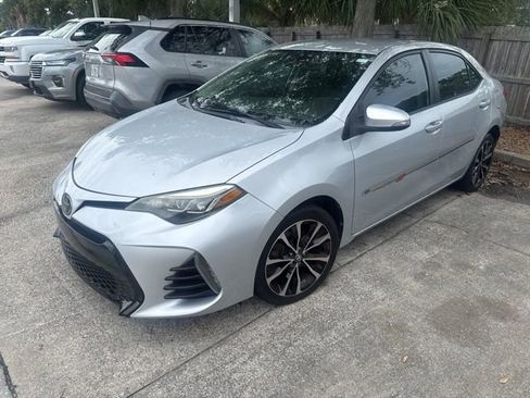 Used 2017 Toyota Corolla SE FWD image 3