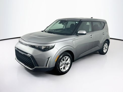Used 2025 Kia Soul LX w/ LX Technology Package FWD image 3