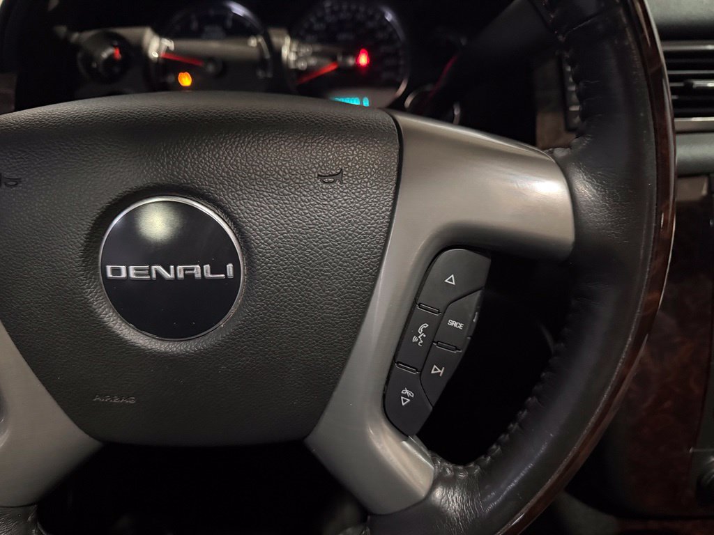 Used 2011 GMC Sierra 2500 Denali w/ Suspension Package, Off-Road AWD/4WD image 16