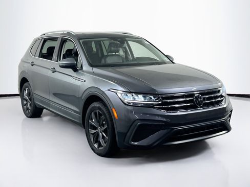 Used 2022 Volkswagen Tiguan SE image 3