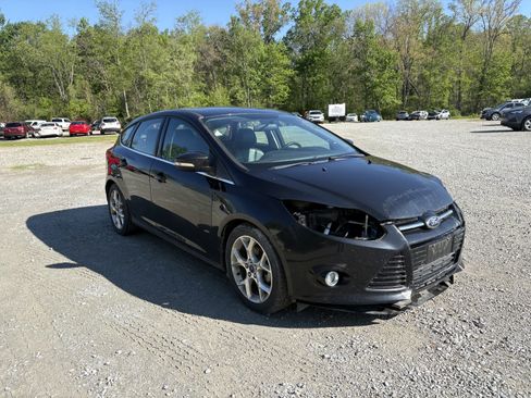 Used 2014 Ford Focus Titanium FWD image 2