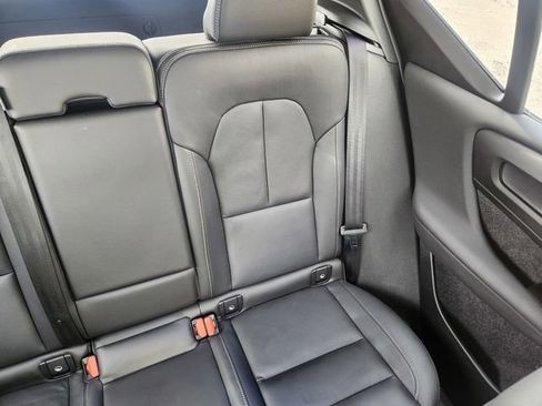 Certified 2025 Volvo XC40 B5 Ultra w/ Climate Package image 15