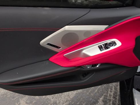 Used 2025 Chevrolet Corvette Stingray Preferred Cpe w/ Z51 Performance Package image 12