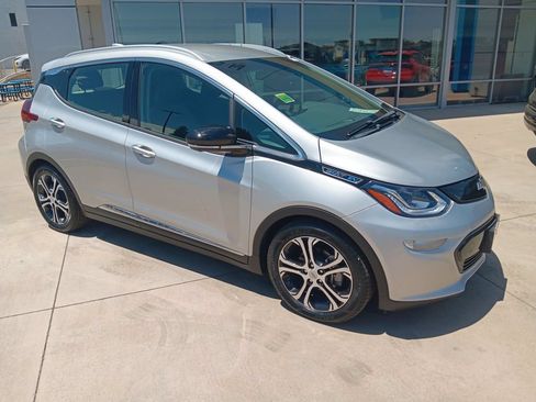 Used 2018 Chevrolet Bolt Premier w/ Driver Confidence II Package FWD image 7