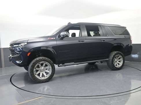 Used 2022 Chevrolet Suburban Z71 w/ Luxury Package AWD/4WD image 2
