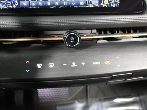 Used 2023 Nissan Ariya AWD image 23