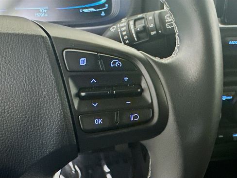 Used 2025 Hyundai Venue SEL FWD image 17