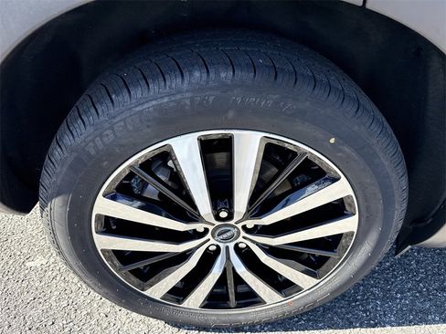 Used 2023 Nissan Pathfinder Platinum w/ Cargo Package image 17