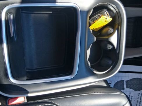 Used 2023 Chrysler Pacifica Touring-L FWD image 22