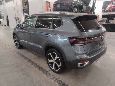 Used 2025 Volkswagen Taos SEL image 5