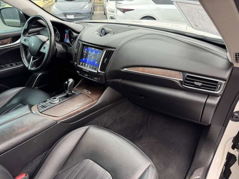 Used 2017 Maserati Levante w/ Luxury Package image 25