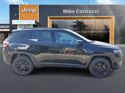 New 2026 Jeep Compass Latitude image 3