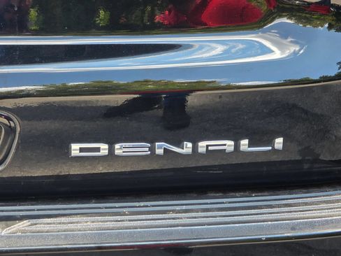 Used 2021 GMC Yukon XL Denali w/ Denali Premium Package AWD/4WD image 41