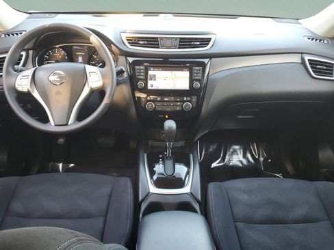 Used 2016 Nissan Rogue SV w/ SV Premium Package image 12