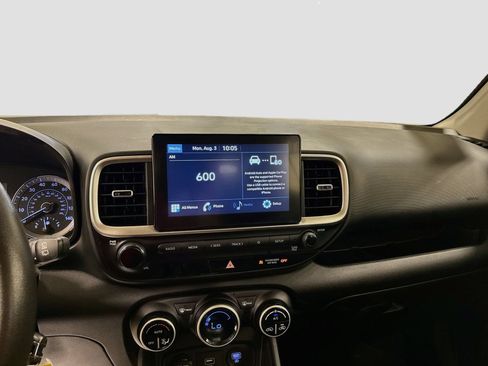 Used 2020 Hyundai Venue SEL FWD image 14