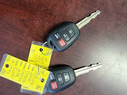 Used 2016 Toyota Corolla LE FWD image 32