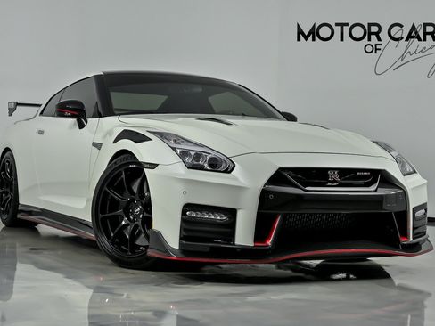 Used 2020 Nissan GT-R NISMO image 1