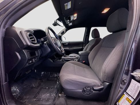 Used 2019 Toyota Tacoma TRD Sport w/ Technology Package image 13