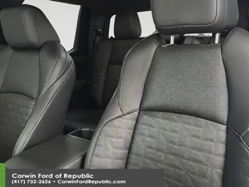 Used 2024 Toyota Tacoma TRD Sport w/ TRD Sport Premium Package AWD/4WD image 9