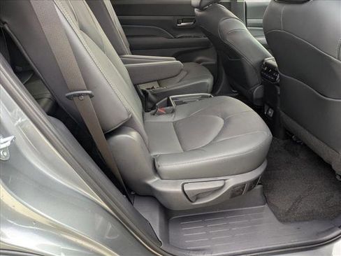 Certified 2025 Toyota Grand Highlander Platinum image 19