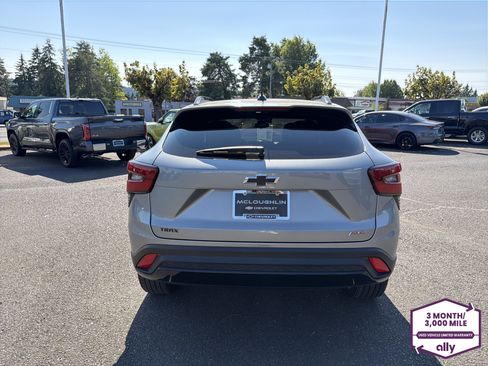 Used 2024 Chevrolet Trax RS FWD image 4