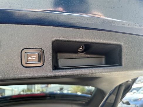 Used 2019 Chevrolet Equinox LT image 12