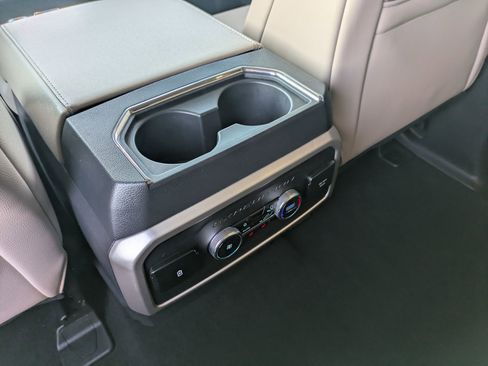 Certified 2024 Ford Expedition Limited image 28