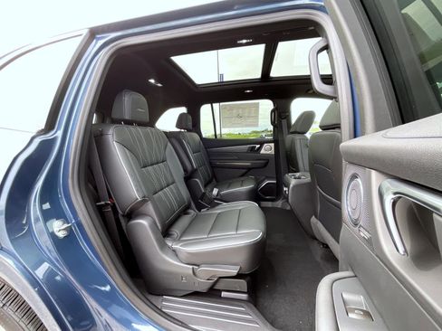 New 2026 Buick Enclave Avenir AWD/4WD image 18