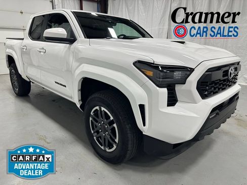 Used 2024 Toyota Tacoma TRD Sport AWD/4WD image 1