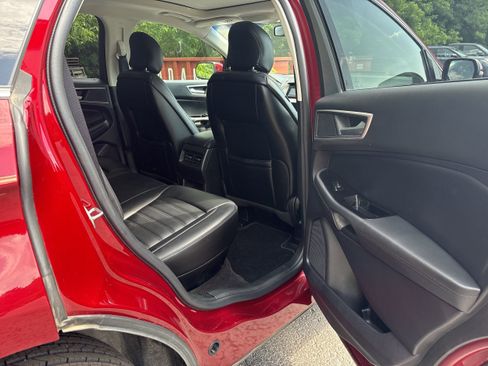 Used 2019 Ford Edge SEL w/ Equipment Group 201A AWD/4WD image 5