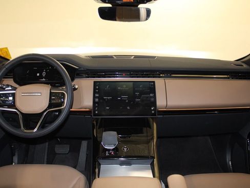 Certified 2025 Land Rover Range Rover Sport SE AWD/4WD image 33