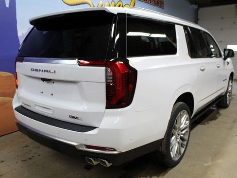New 2026 GMC Yukon XL Denali w/ Denali Reserve Package AWD/4WD image 5