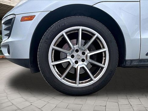 Used 2017 Porsche Macan image 8